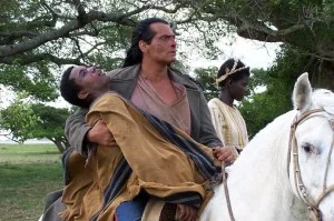 Tarcísio Filho em cena com Evandro Elias no filme Netto e o Domador de Cavalos